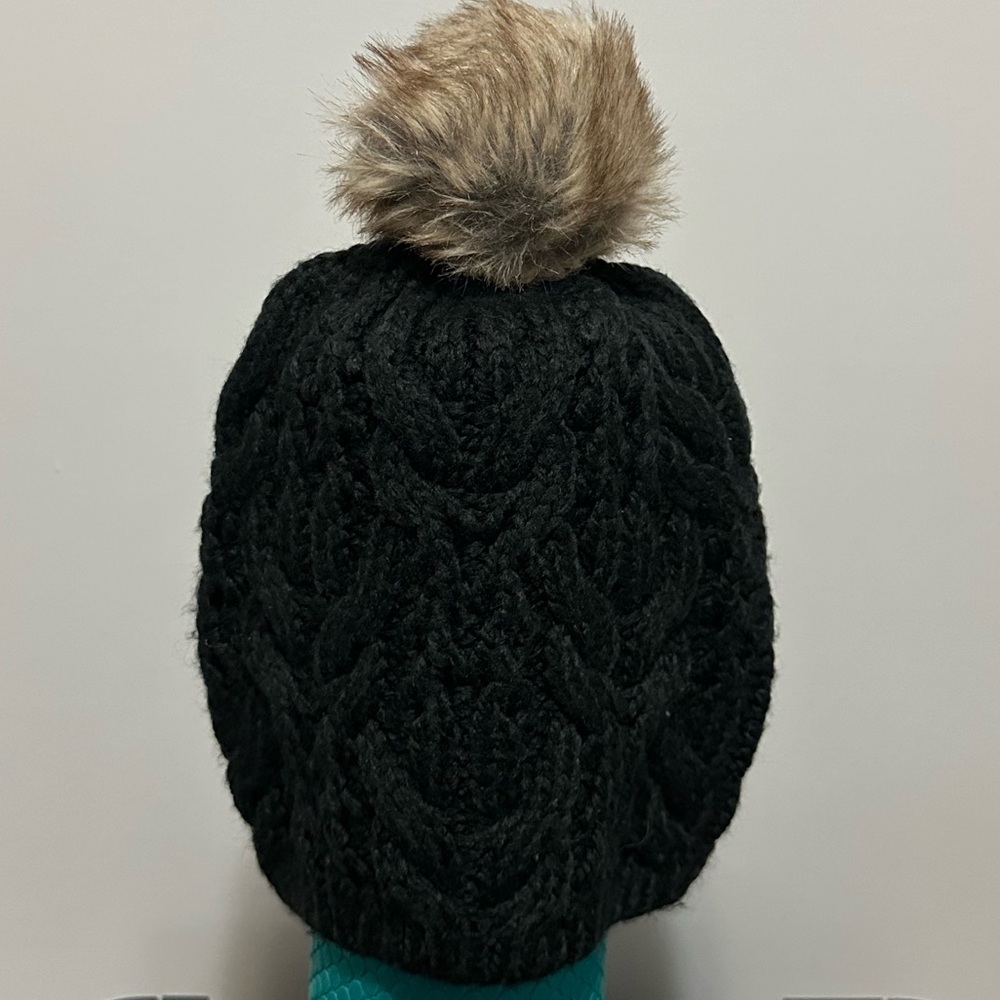 BNWT - GAP PomPom Knit Beanie